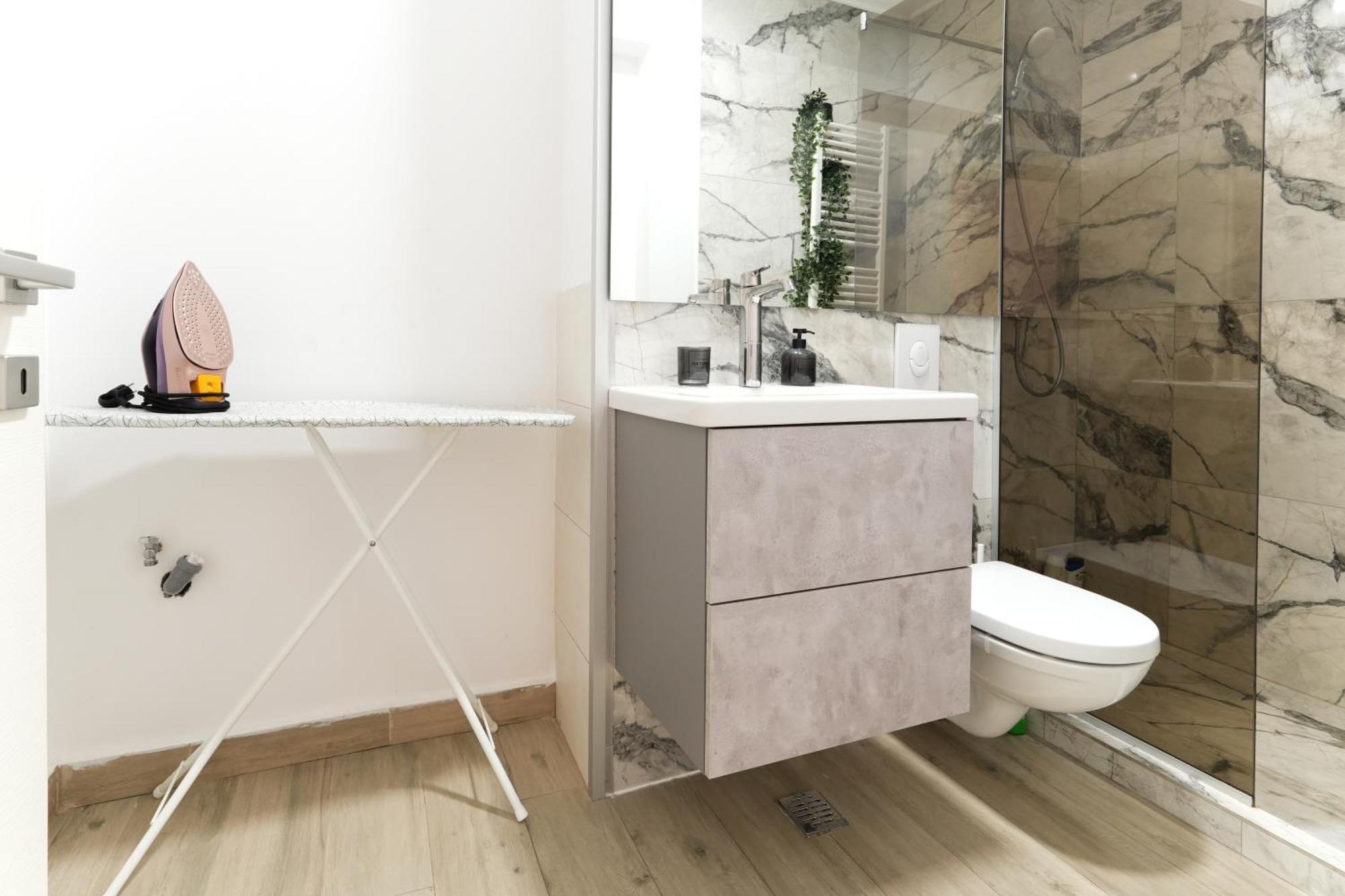 Ana - Cozy & Quiet Apt With Balcony & Garden View Bukarest Exteriör bild