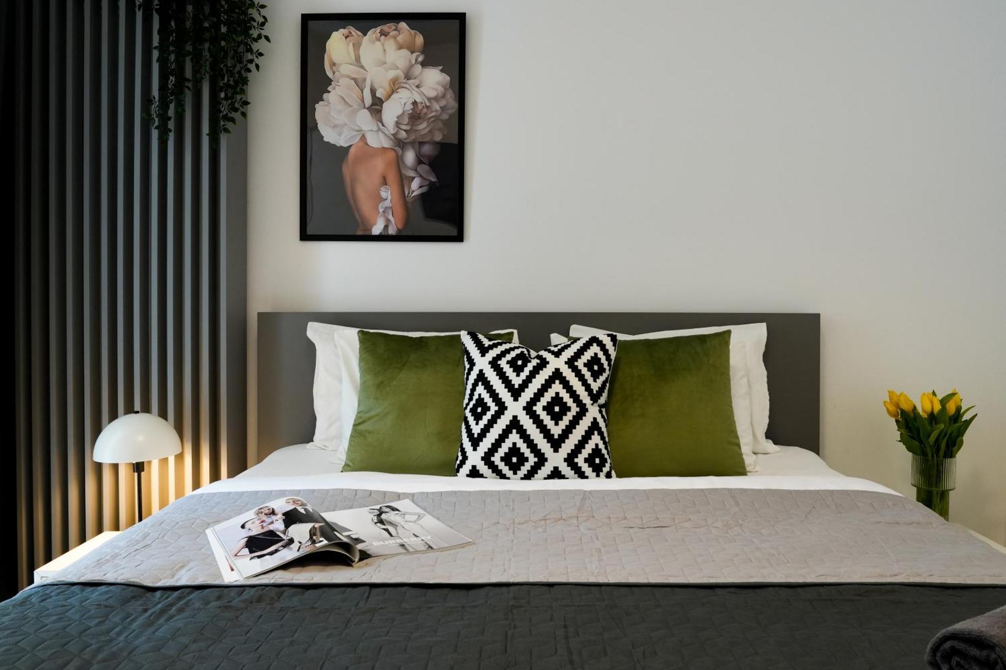 Ana - Cozy & Quiet Apt With Balcony & Garden View Bukarest Exteriör bild