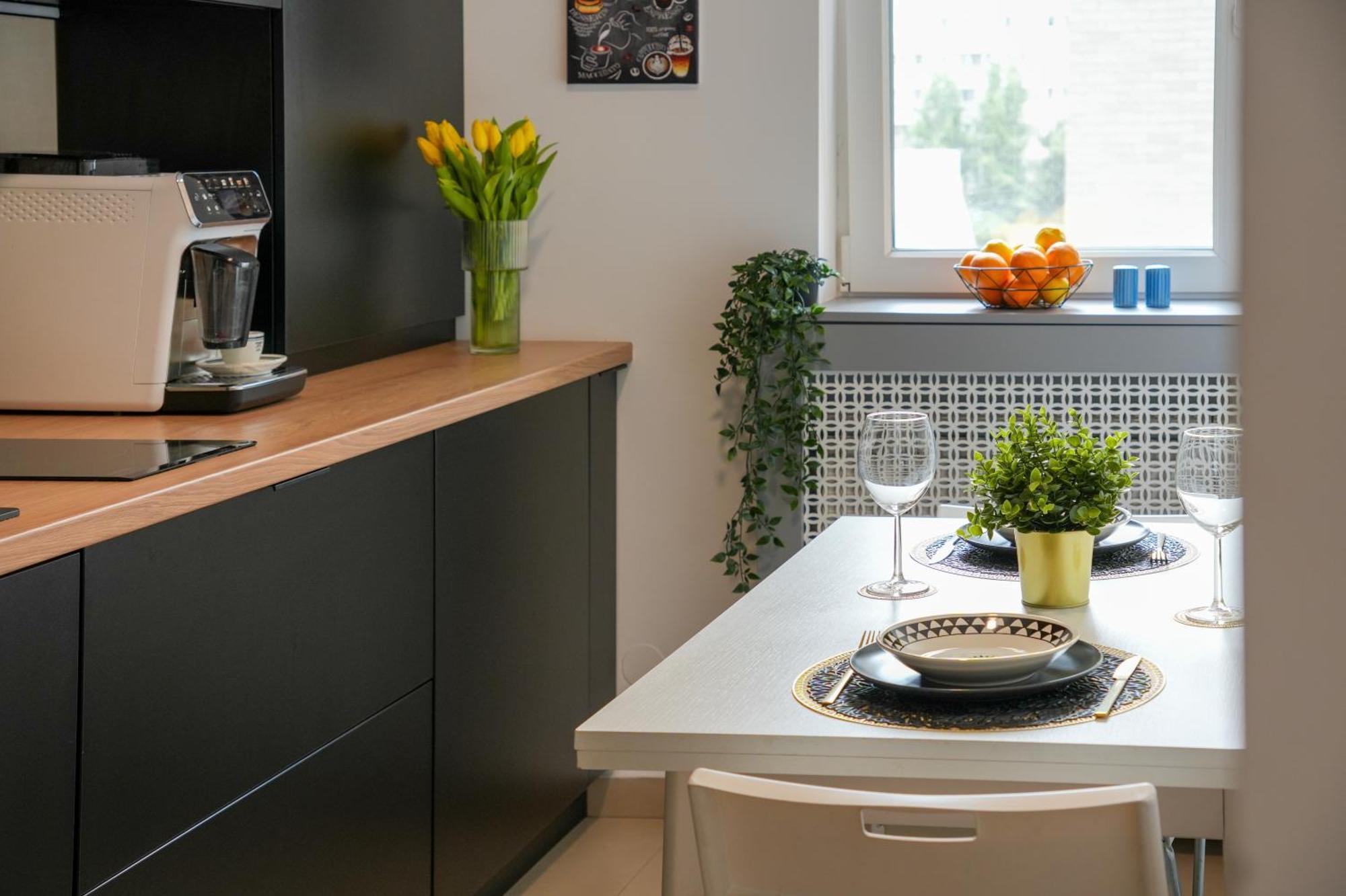 Ana - Cozy & Quiet Apt With Balcony & Garden View Bukarest Exteriör bild
