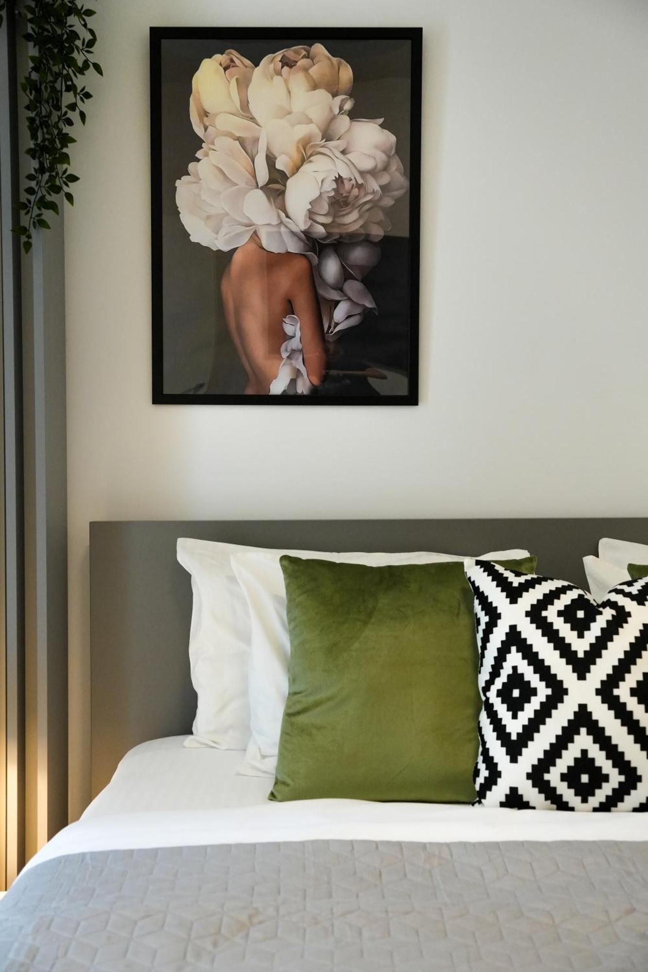 Ana - Cozy & Quiet Apt With Balcony & Garden View Bukarest Exteriör bild
