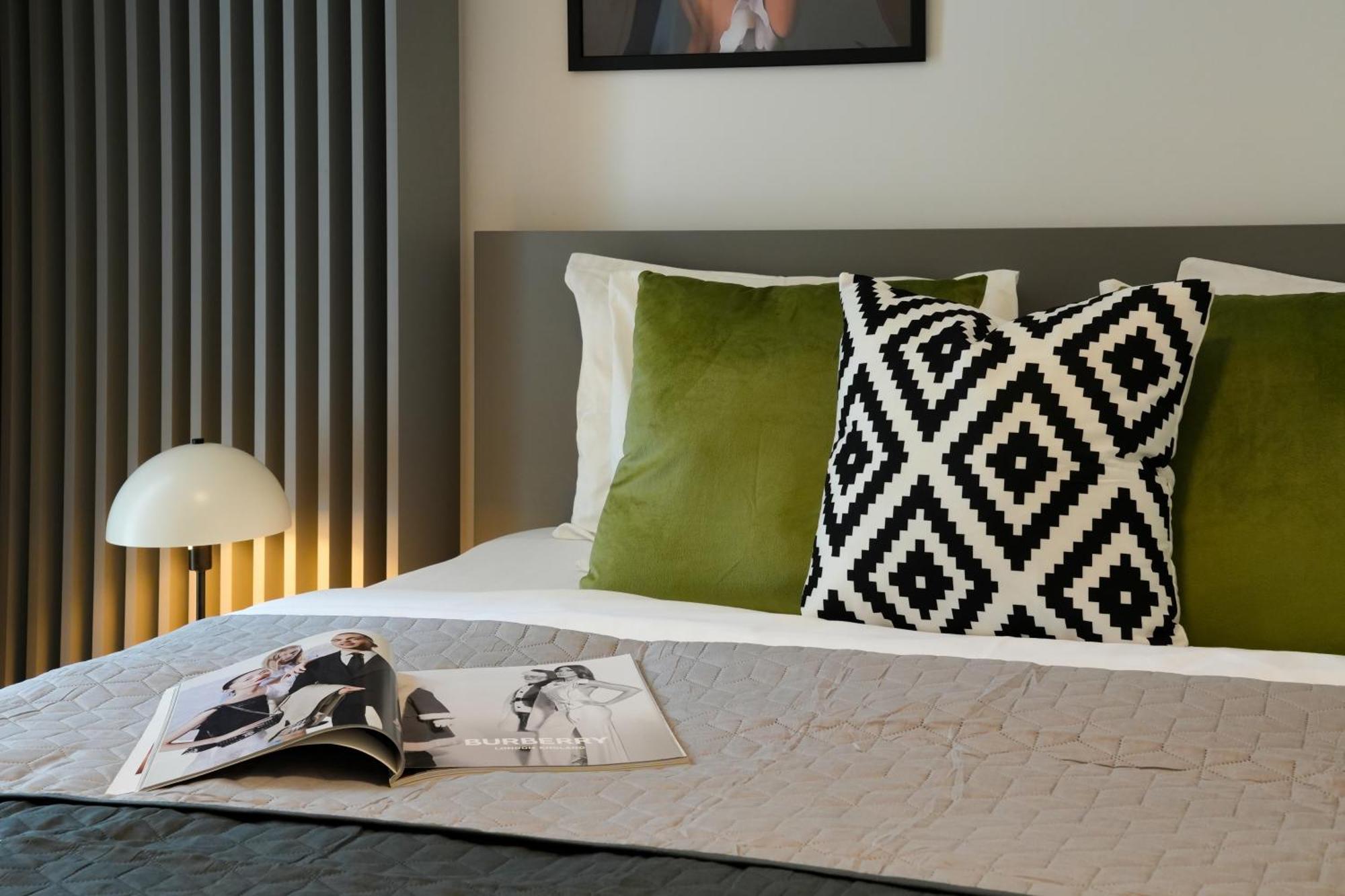 Ana - Cozy & Quiet Apt With Balcony & Garden View Bukarest Exteriör bild